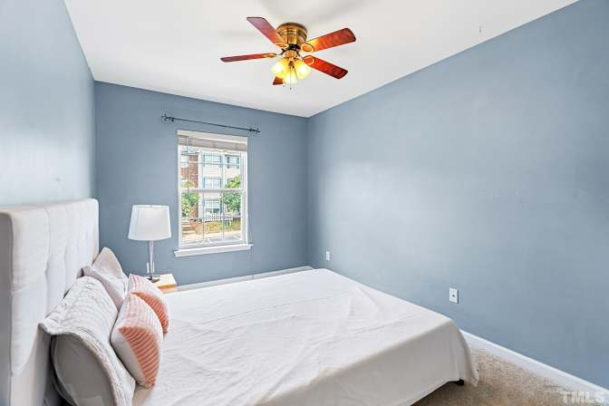 Alcove Rooms's room