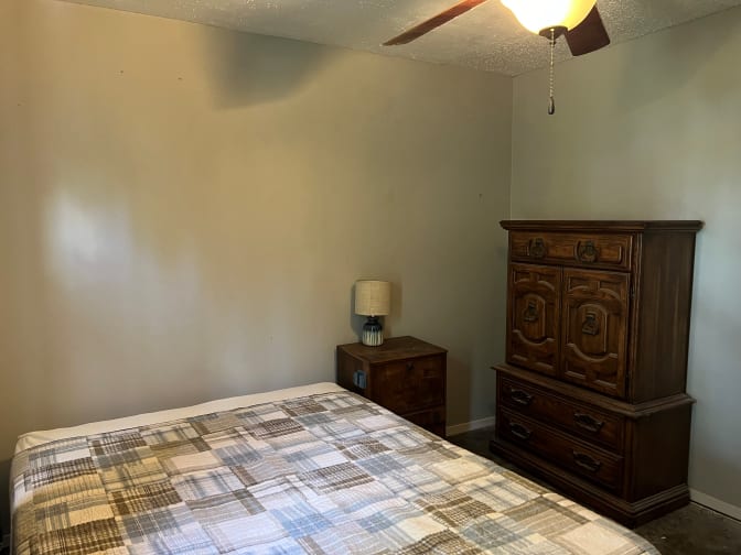 De's room