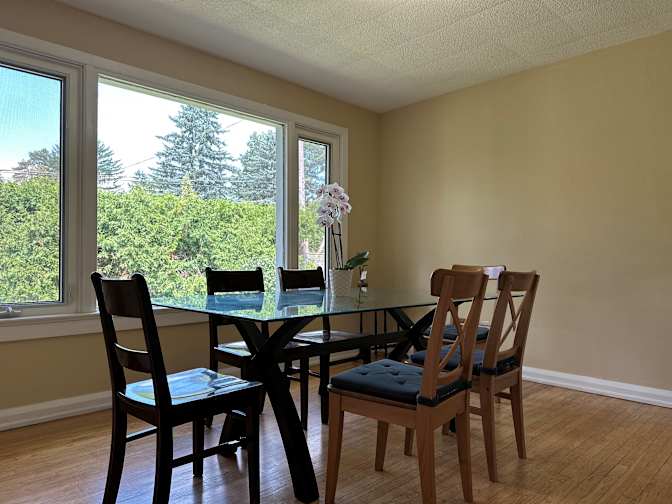 Alta Vista's room