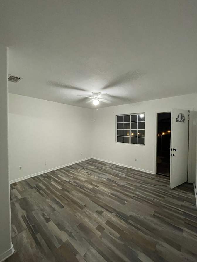 Carlos's room
