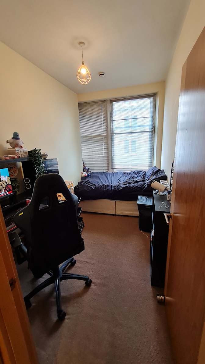 Tanapat Somrid's room