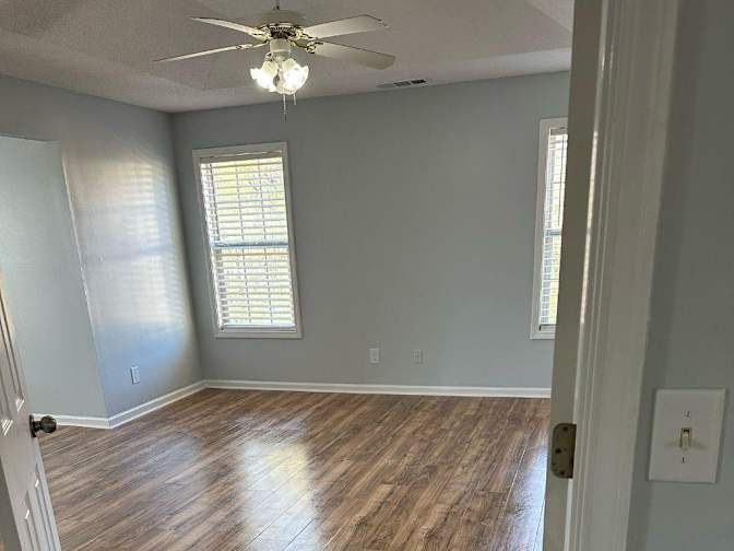 Alcove Rooms's room