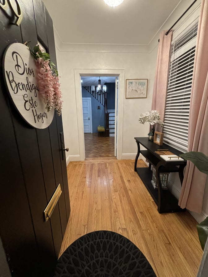 Elizabeth zabala's room