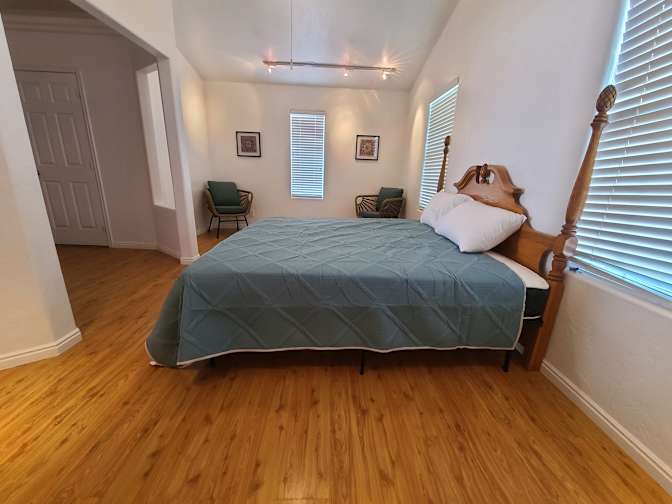 Leslie's room