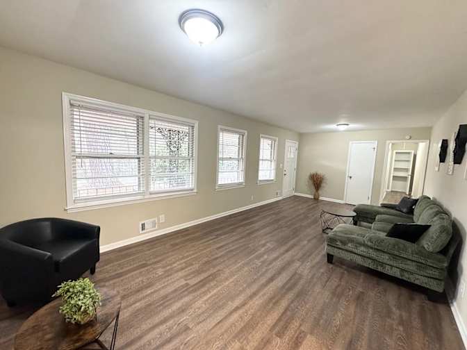 Alcove Rooms's room