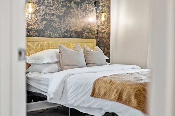 Alcove Rooms's room