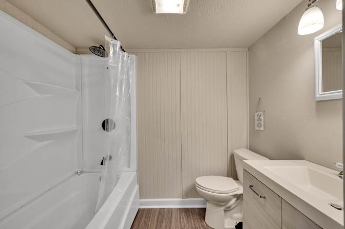 lifedoorrentals's room