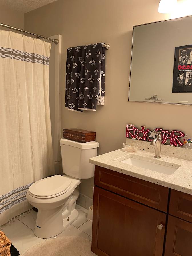 Brooksie D Wells's room