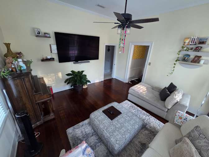 Holly parashar's room