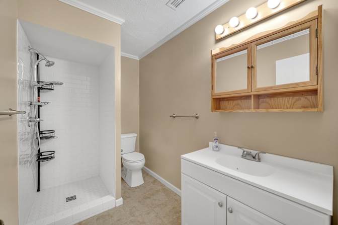 lifedoorrentals's room