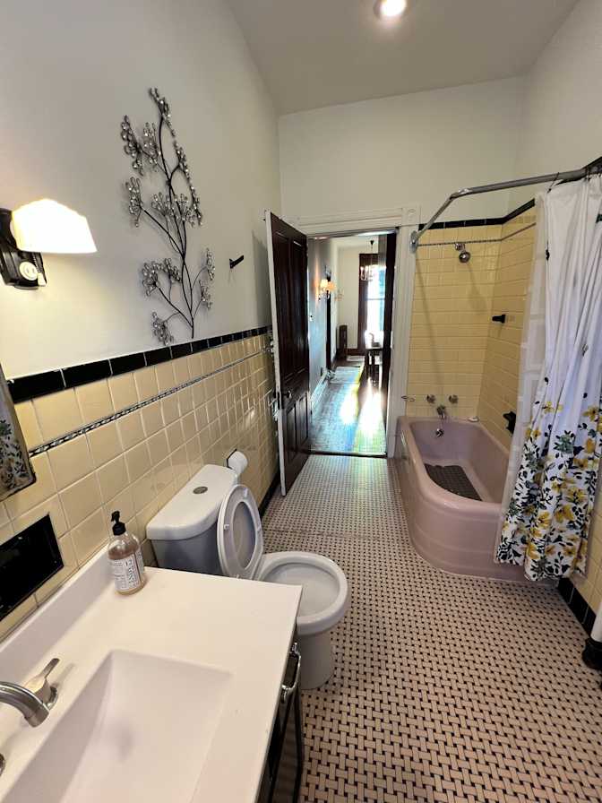 Cincy Furnished Stays's room