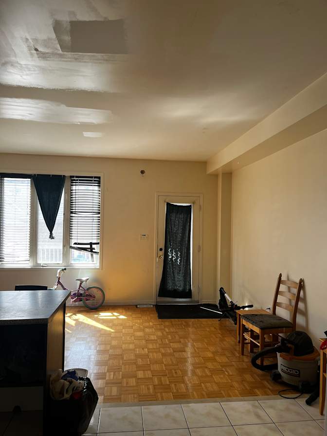 Henry Nguyen's room