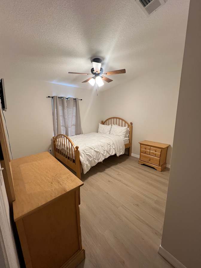 Franjelys's room