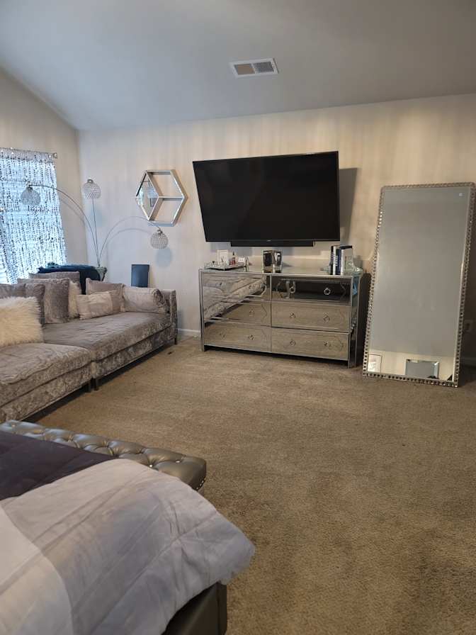 Maurice Thomas Jr's room