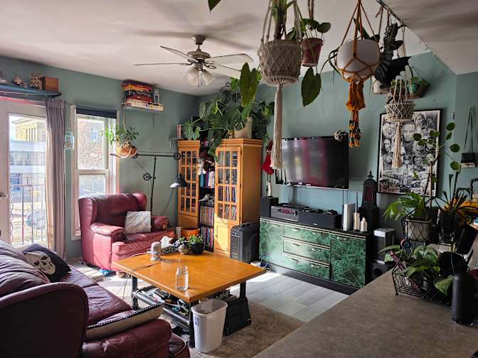 Arie P's room