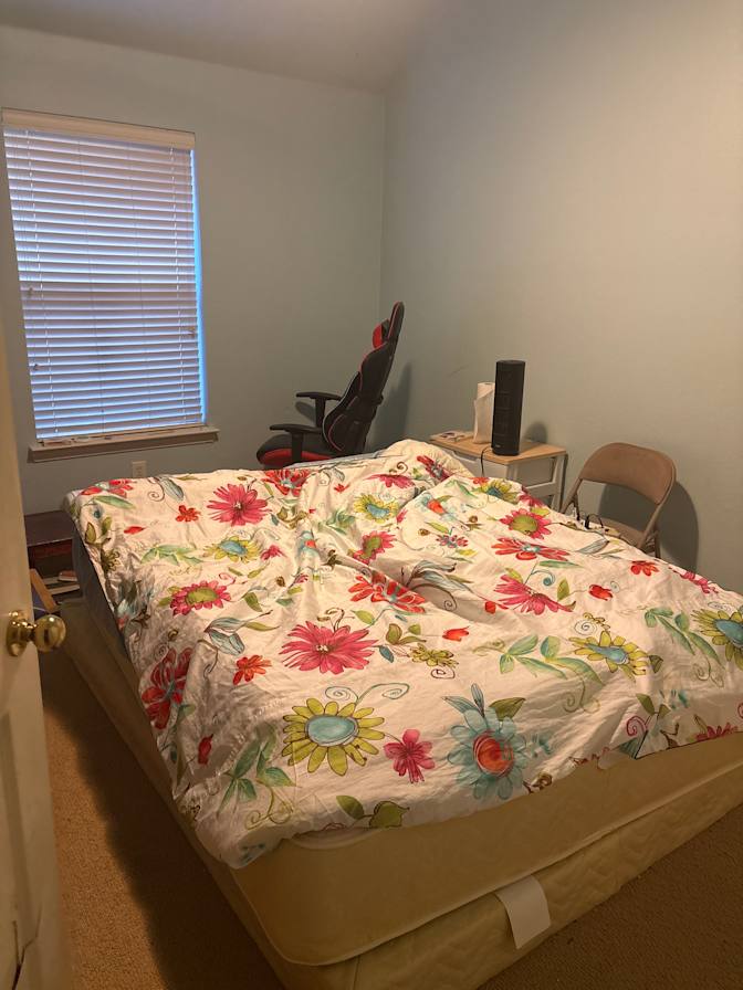 Sung's room