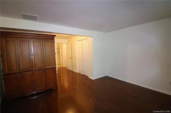 Alcove Rooms's room