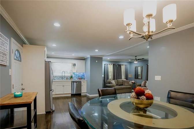 Alcove Rooms's room