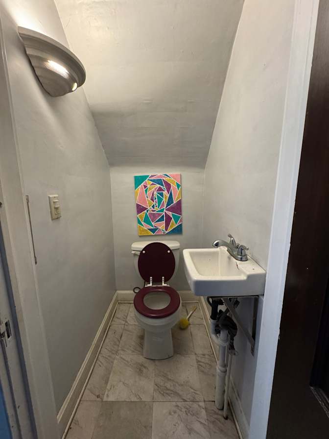 Black Diamond Ministries LLC's room