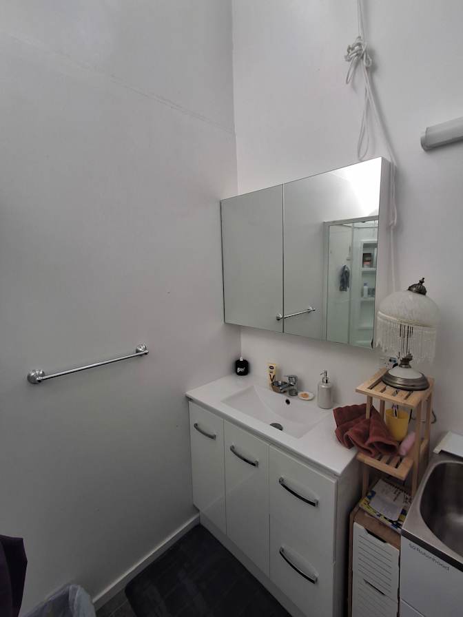 Vivian KM De Almeida's room