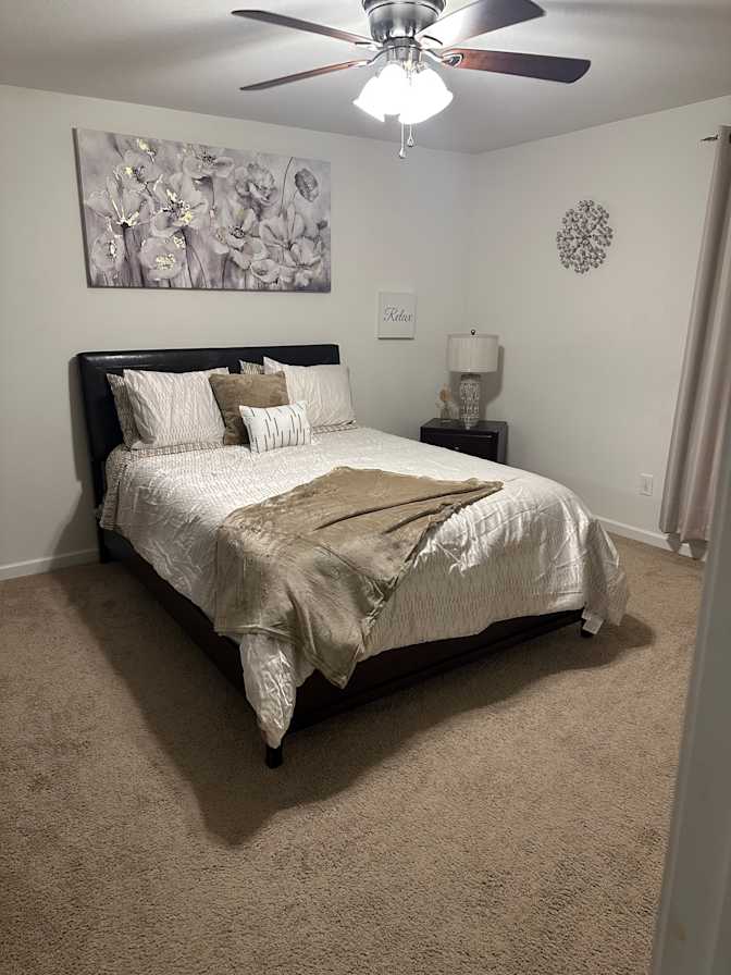 Brandon's Rooms available's room