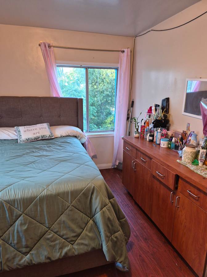 Tien's room