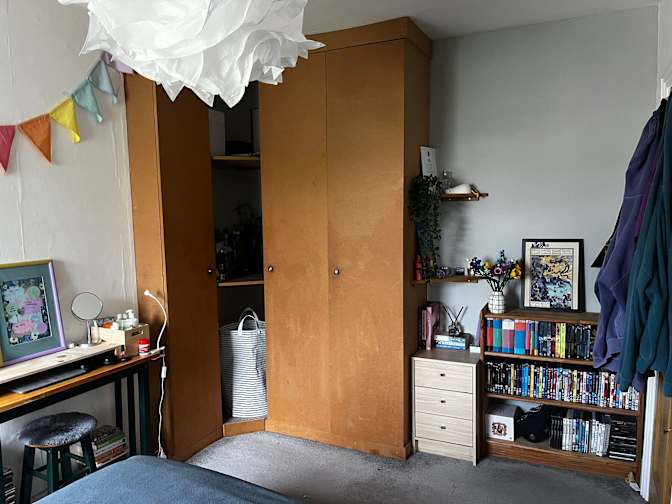 Kevin Hayes's room