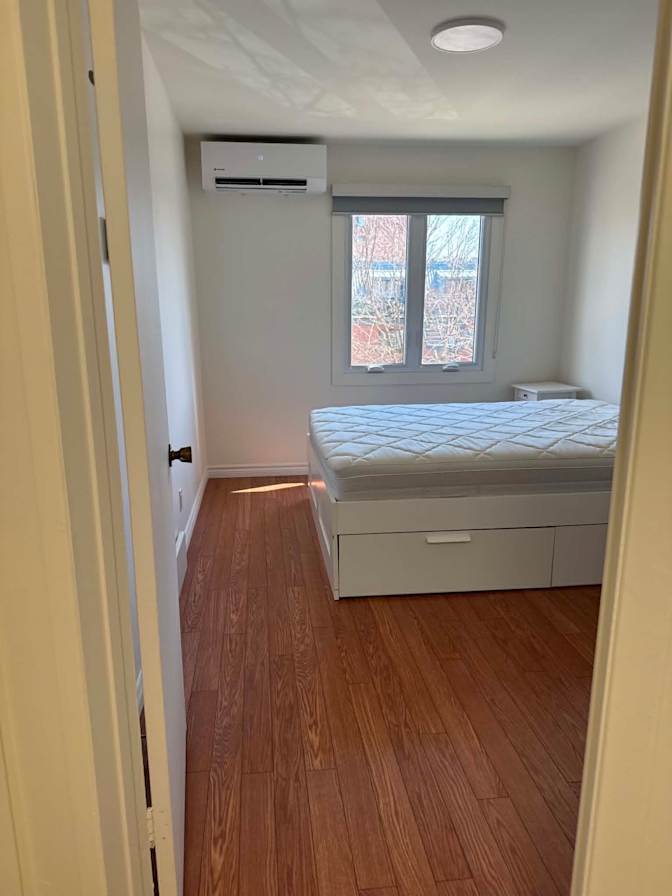 Dee's room
