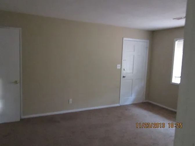 Alcove Rooms's room