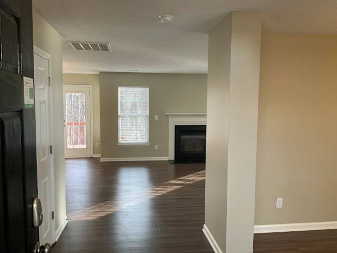 harmstrong's room