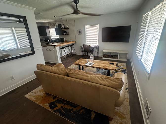 Alcove Rooms's room