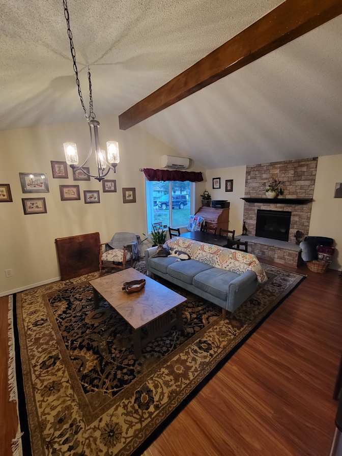 JAMES VOISIN's room