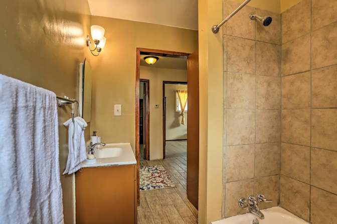 European Home - Roommate Needed's room