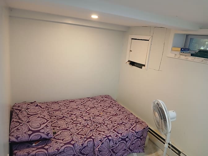 Amsha Mahfooz's room