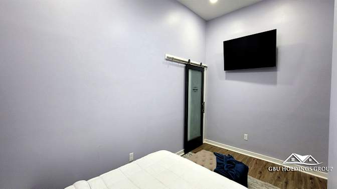 GBU Holdings Group's room