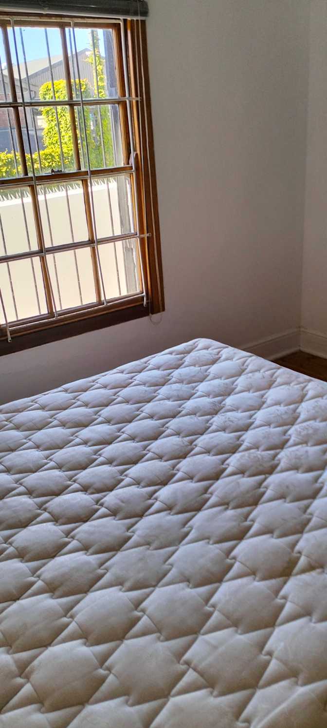 Leslie's room