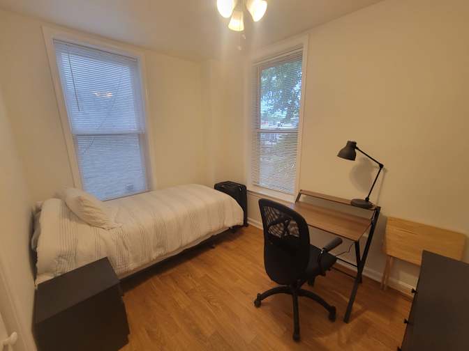 Carlos's room