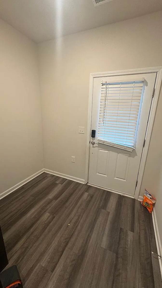Alcove Rooms's room