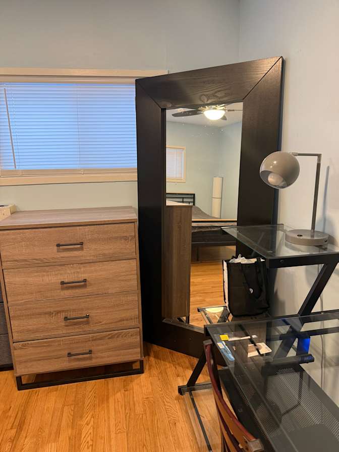 Yen's room
