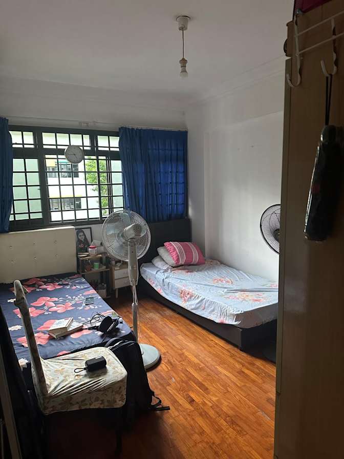 Mahes's room