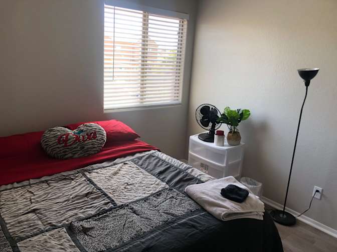 Lia Homes's room
