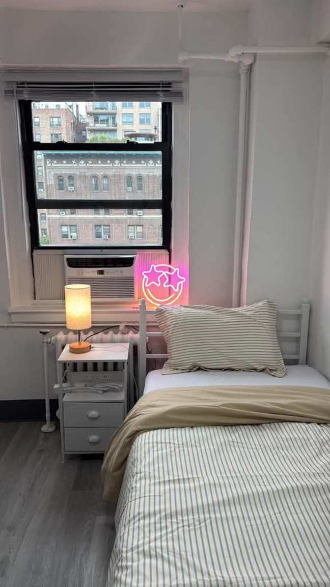 Freddy's room
