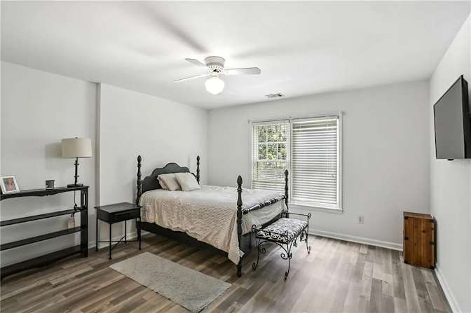 Alcove Rooms's room