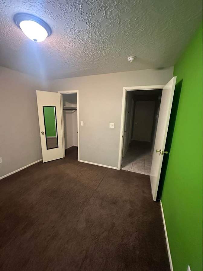 Le's room