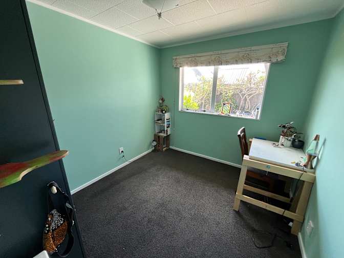 Petza's room