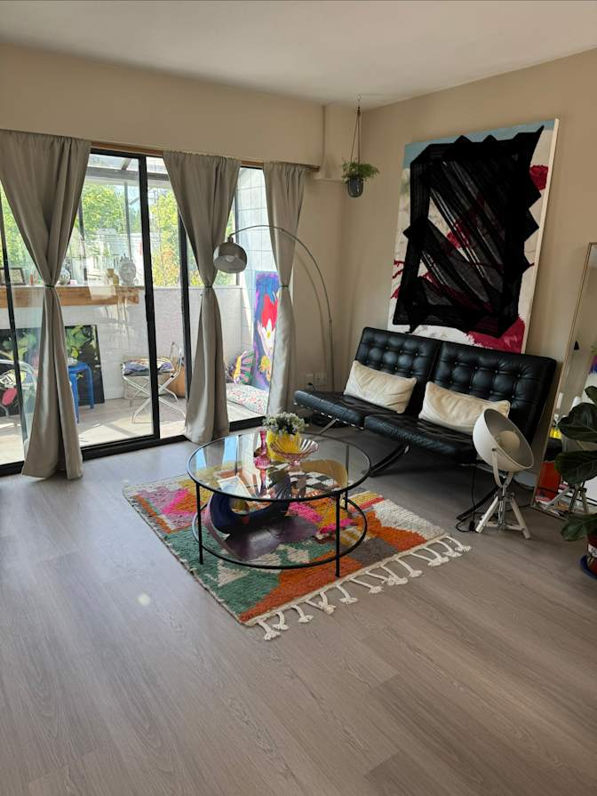 ROHAM ALAVI's room