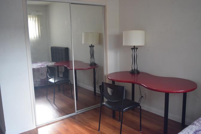 Burbank Room's room