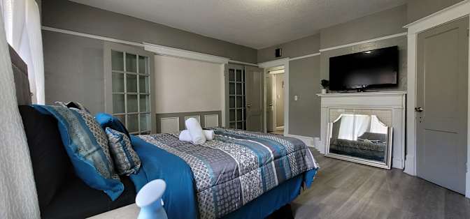 GBU Holdings Group's room