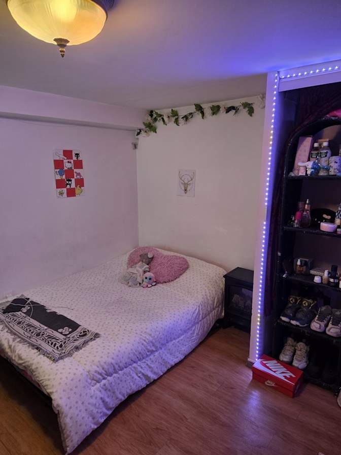 John Kar's room