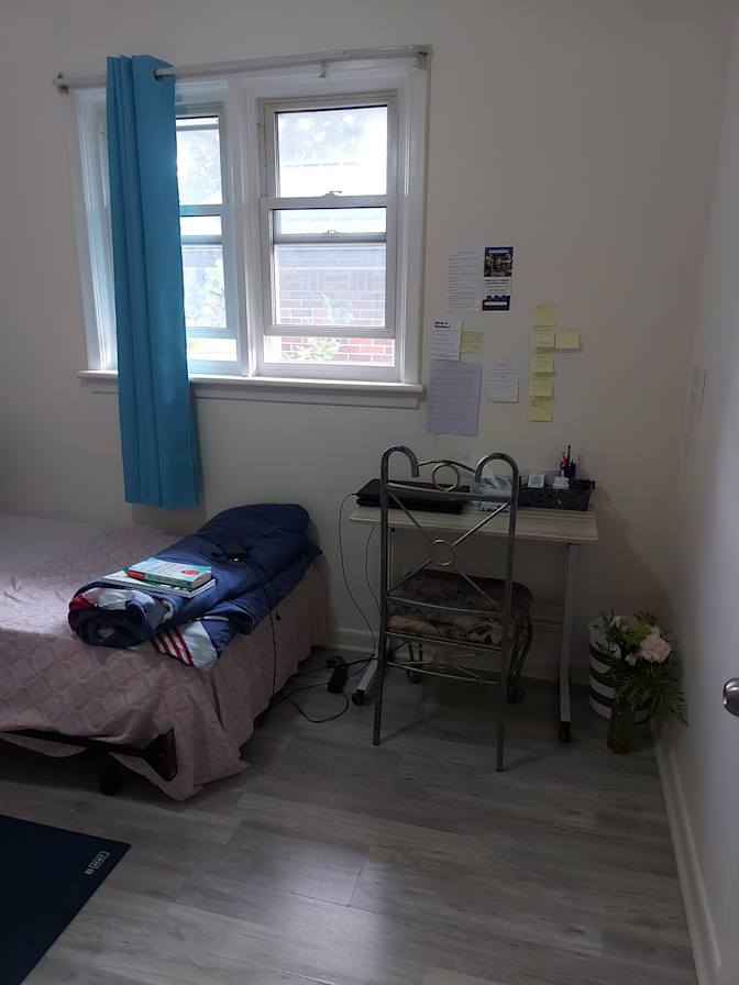 ALLAN AISTROP's room